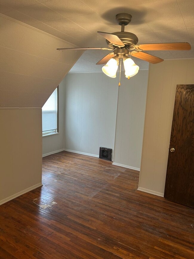 Building Photo - Charming 3-Bedroom Home in McKinley Neighb...