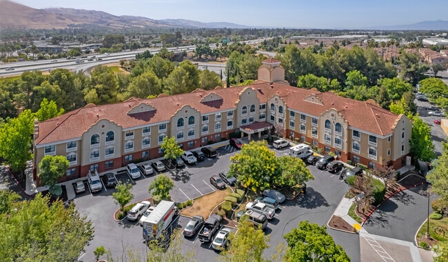 Building Photo - Hillview Court