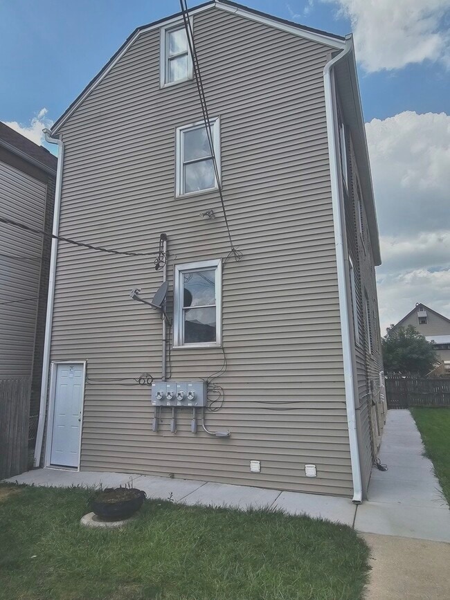 Building Photo - 2441 W 46th Pl
