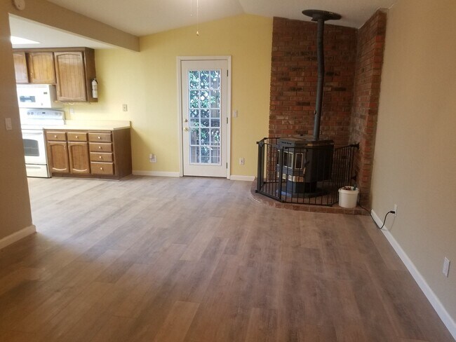 Building Photo - Very Nice 3bd 2 bath House for rent in Cameron Park