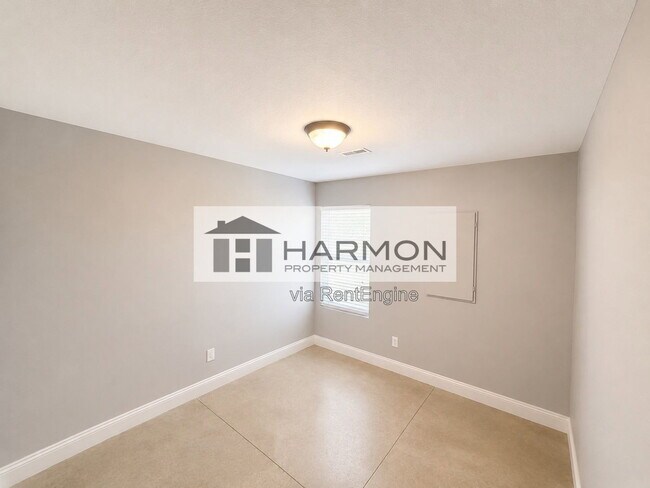 Building Photo - 545 Sunflower Dr