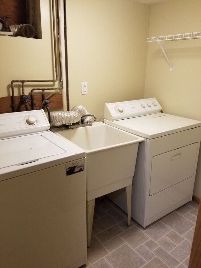 Building Photo - 1419 Bemidji Ave N