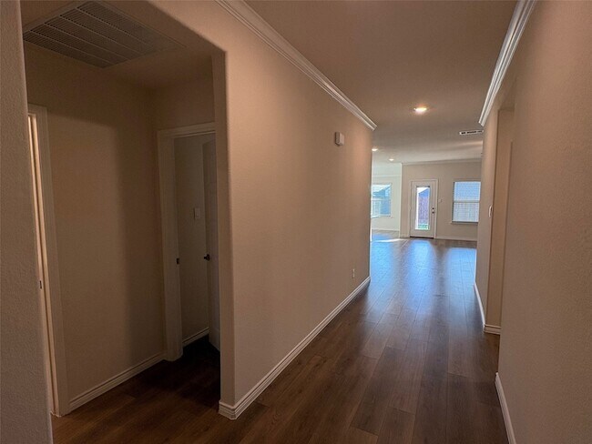 Building Photo - 610 Union Dr