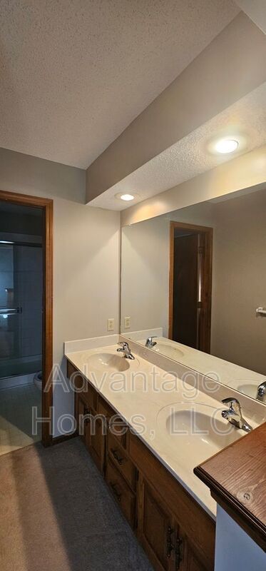 Building Photo - 11905 W 117th Terrace