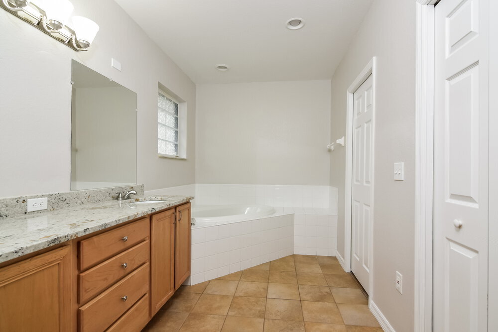 Building Photo - 6557 Shepherd Oaks Rd