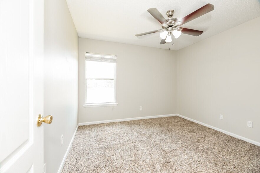 Building Photo - 3021 Captiva Bluff Cir