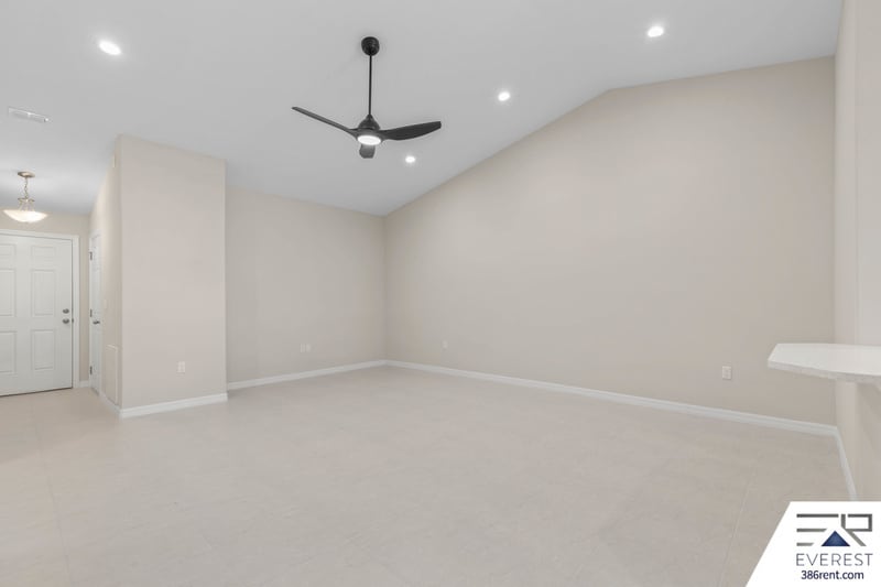 Building Photo - 12 Llovera Pl