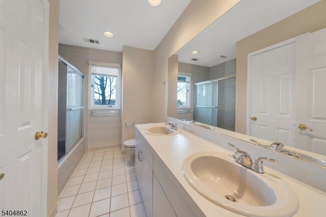 Building Photo - 19 Lea Pl