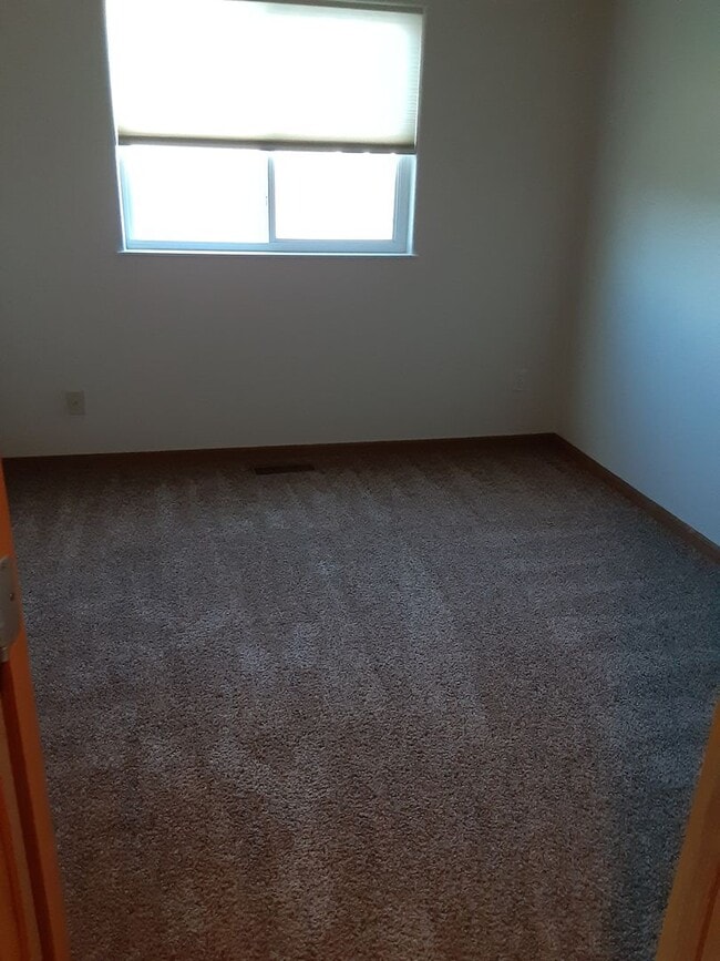 Building Photo - Charming 3 Bed, 2 Bath Townhome with Singl...