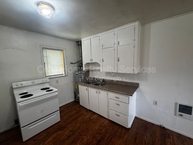 Building Photo - 115 SW 23rd St