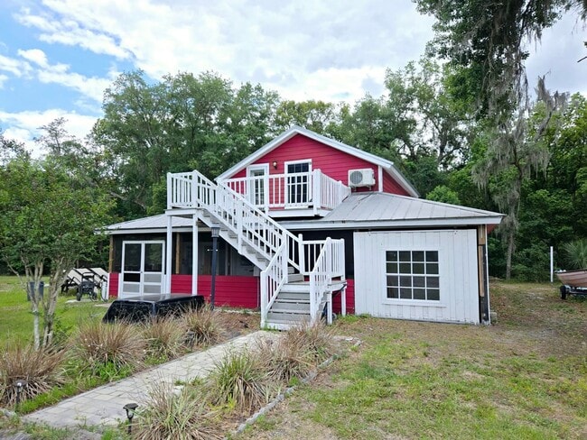 Building Photo - Charming Upstairs Studio Apartment | 4805 Valhalla Ln, Plant City, FL 33565
