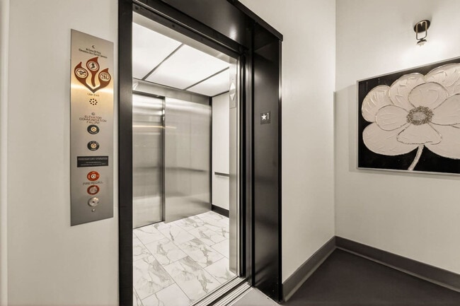 Building Photo - 21 E 15th St