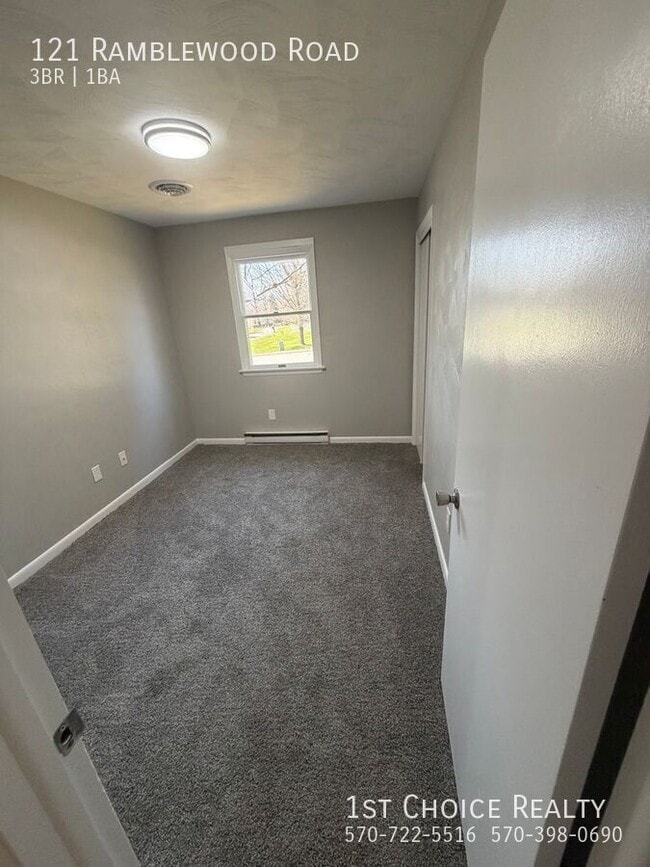 Building Photo - 121 Ramblewood Rd