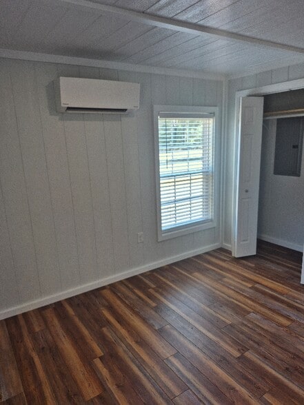 Building Photo - 910 Backwoods Rd