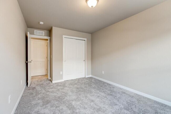 Building Photo - 4685 Pleasant Port View