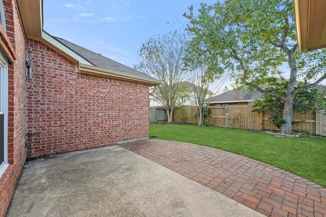 Building Photo - 7039 Fountain Lilly Dr