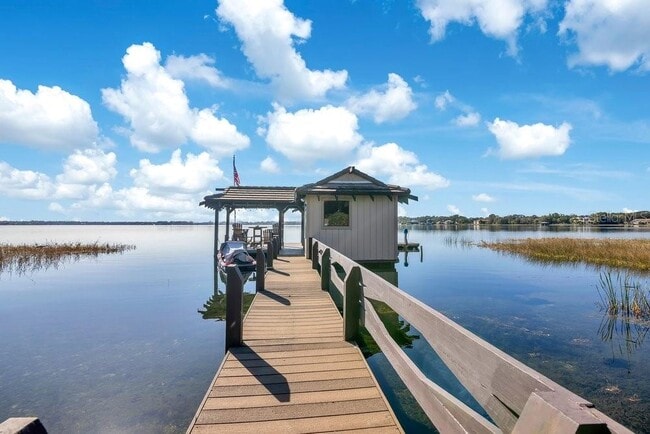 Building Photo - 10577 Down Lakeview Cir