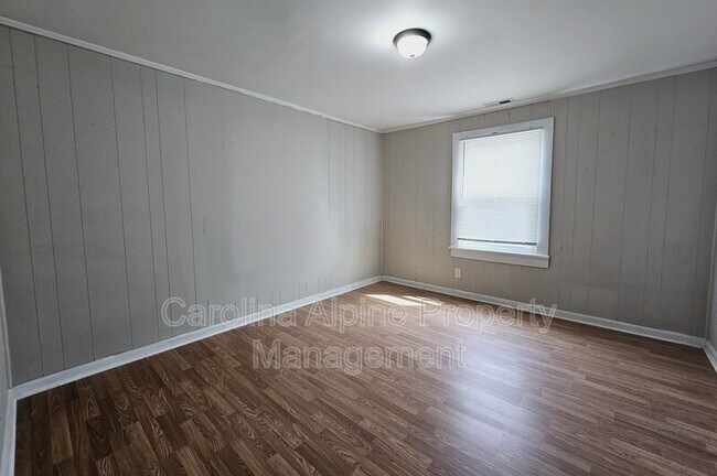 Building Photo - 410 Clegg St