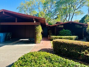 Building Photo - Stunning 4 Bed 2 Bath Eichler near Midtown...