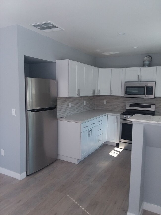 Building Photo - Estara Ave