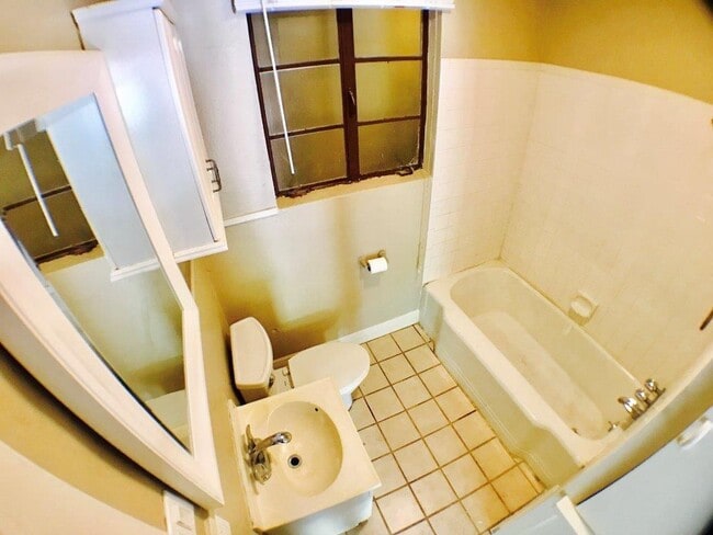 Building Photo - 3711 Vineland Dr