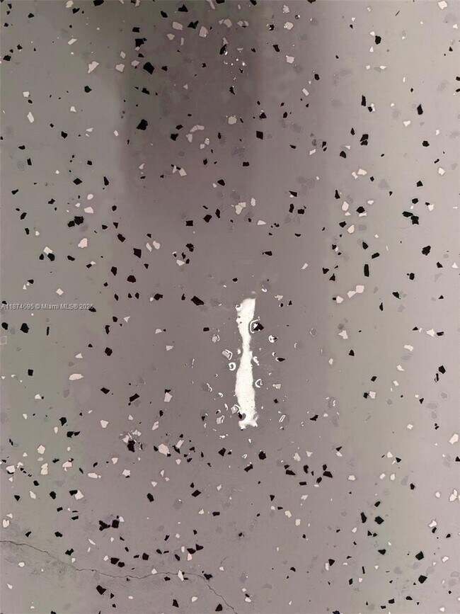 Building Photo - 2600 SE 25th St