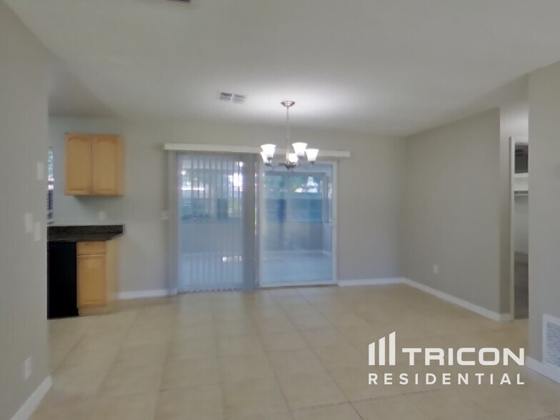 Building Photo - 227 Lochmond Dr