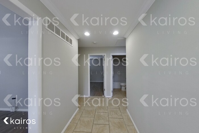 Building Photo - 2543 Pontchartrain Dr