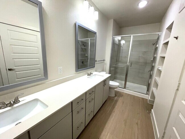 Building Photo - 1350 W Taylor St