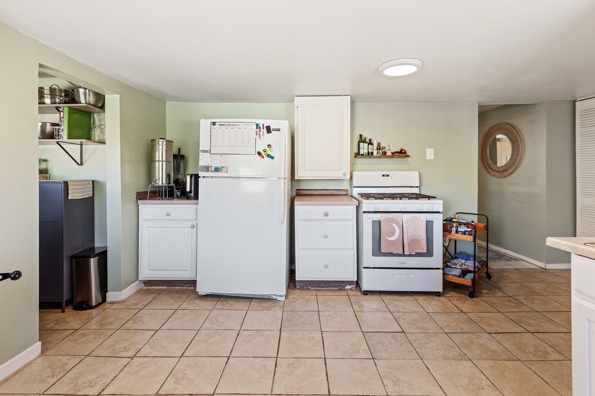 Building Photo - 1045 N Clithero Dr