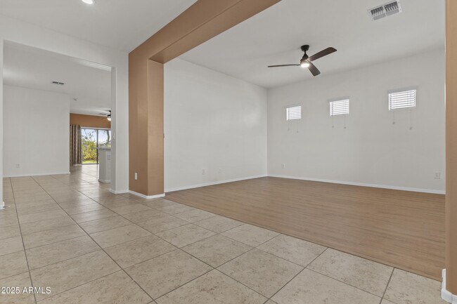 Building Photo - 8512 S 56th Ln