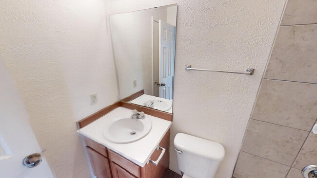 Building Photo - "Charming 3-Bed, 2-Bath Gem in Copperas Co...