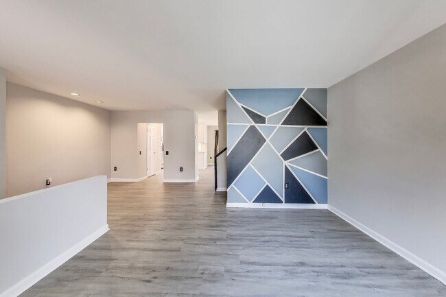 Building Photo - 3 bed + 2 Full + 2 half Bath - End Unit TH