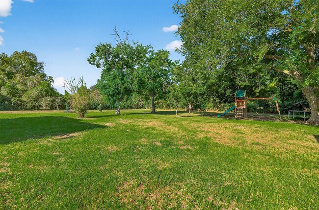 Building Photo - 6250 N Mallard Dr