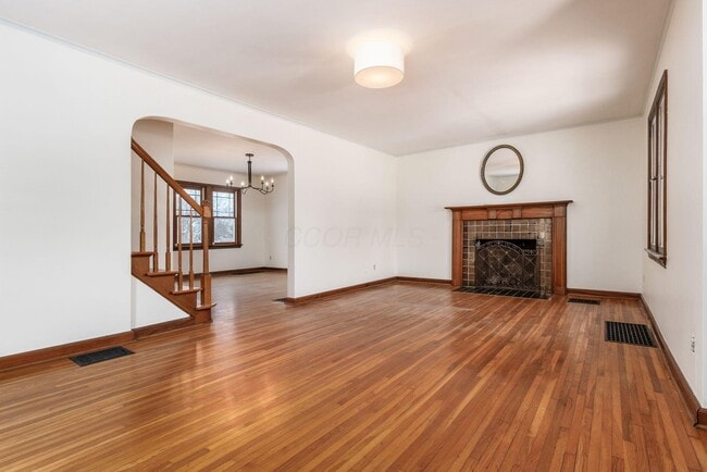 Building Photo - 51 E Schreyer Pl