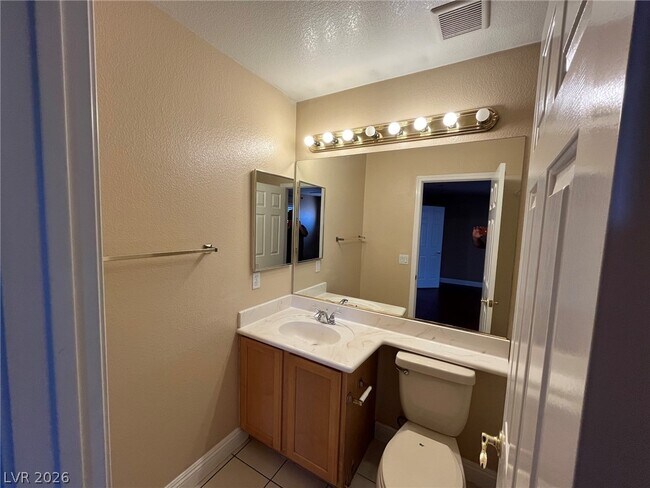 Building Photo - 11000 Pine Knolls Ct