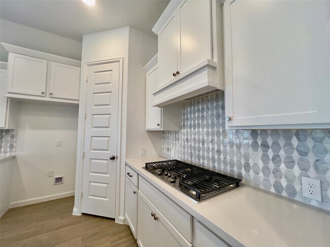 Building Photo - 10931 Spring Wind Dr
