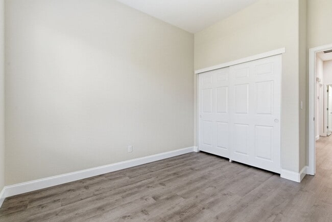 Building Photo - BEAUTIFULLY MAINTAINED SINGLE STORY HOME IN GREAT BRENTWOOD LOCATION!