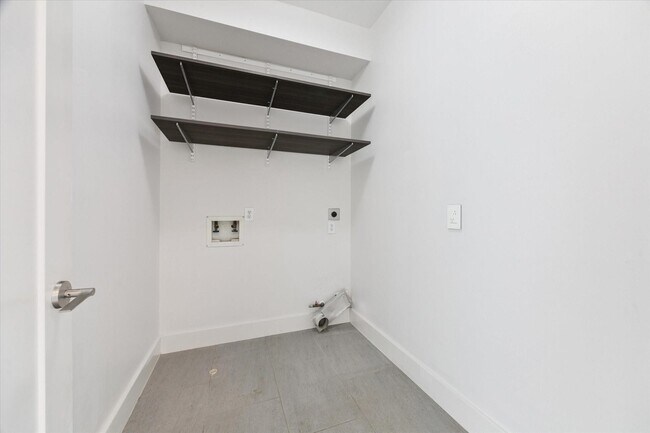 Building Photo - 1222 Marconi St