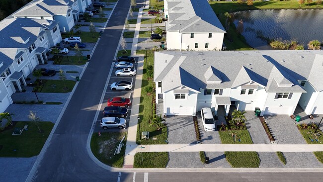 Building Photo - 560 Salisbury Cir