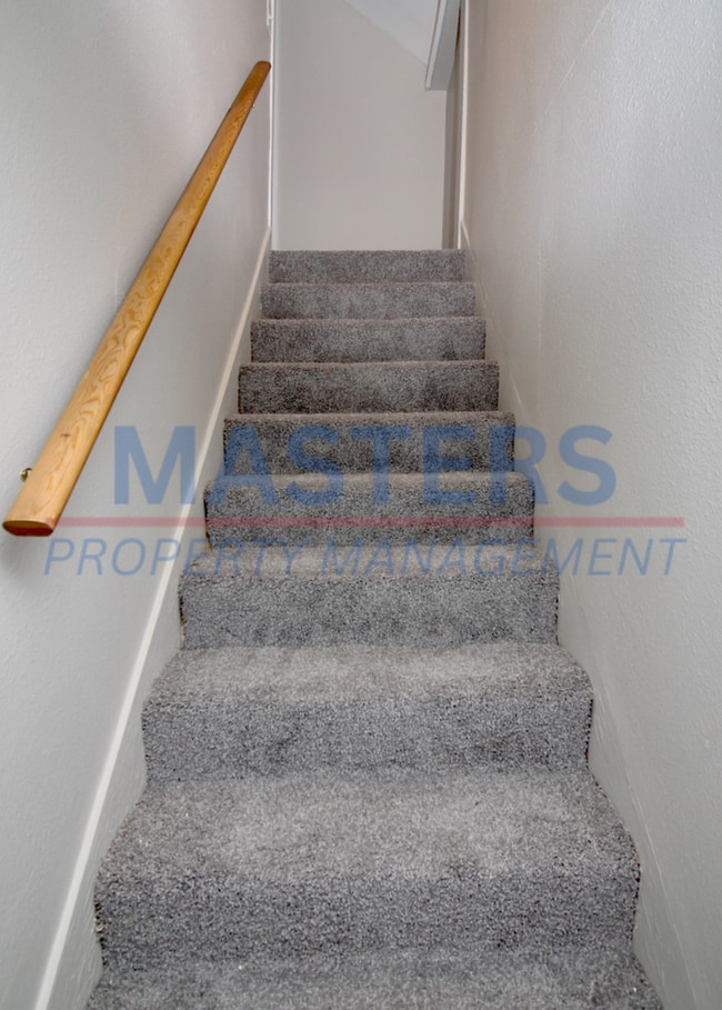 Building Photo - Three bedroom with 1 and a half bath tradi...