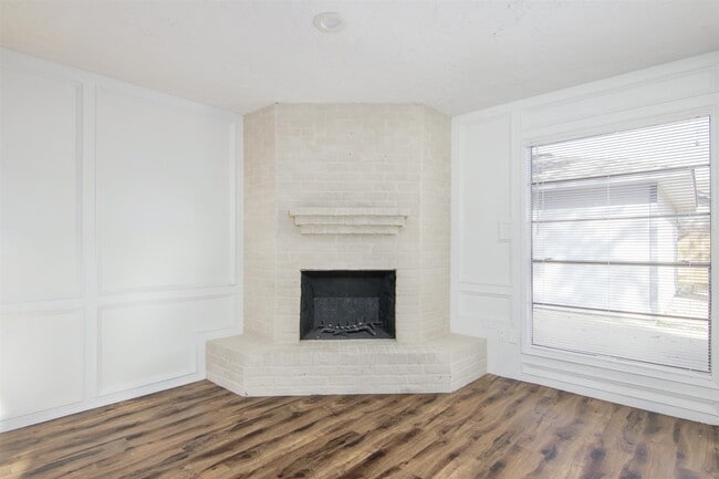 Building Photo - 2716 Pinecone Ln