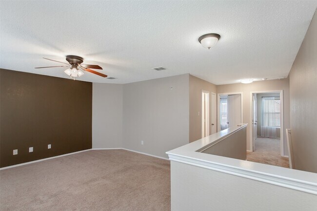 Building Photo - 2700 Peach Dr