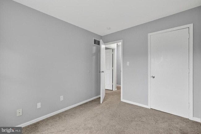 Building Photo - 46 Village Dr