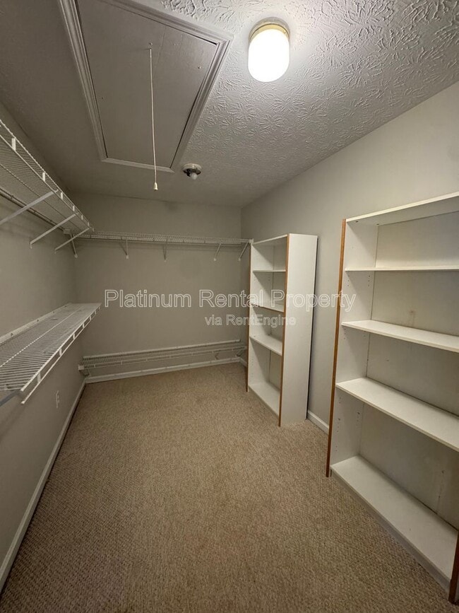 Building Photo - 11080 Crabapple Lake Dr