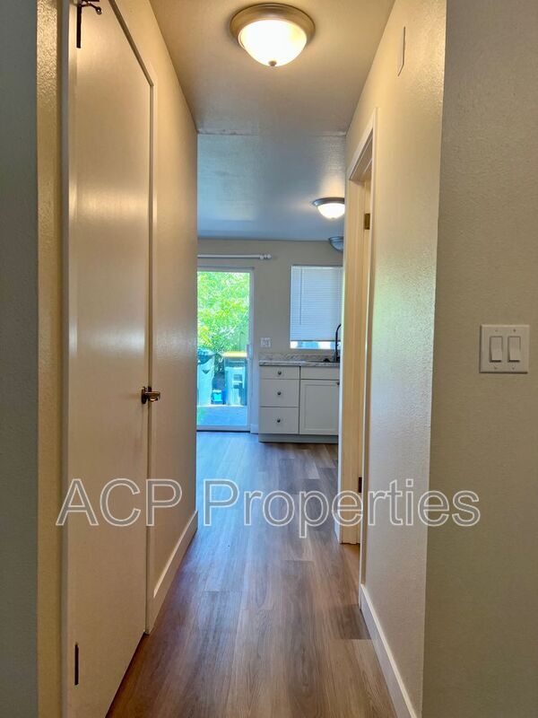 Building Photo - 1701 Cowgill Ave