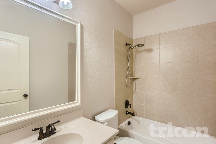 Building Photo - 396 Florence Dr