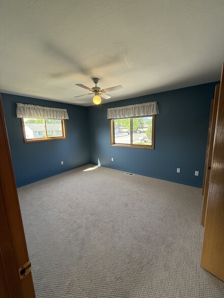Building Photo - 5570 Dove Ct
