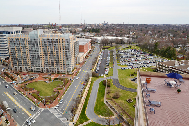 Building Photo - Chevy Chase/Friendship Heights Large Studo...