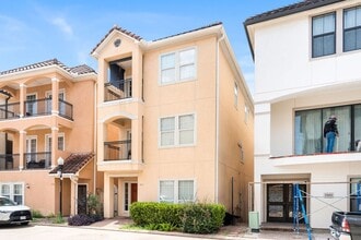 Building Photo - 7143 Laguna Villas
